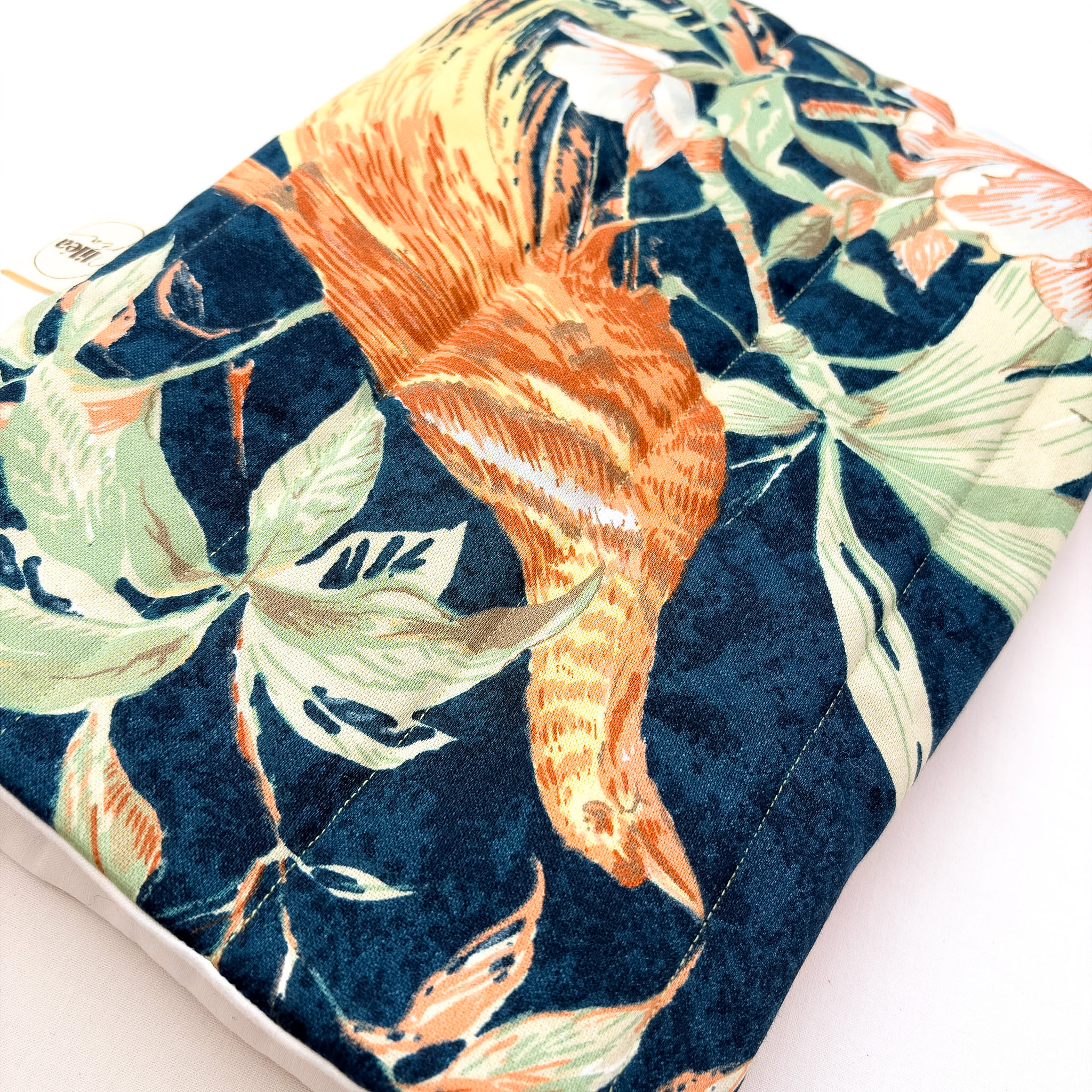 pochette livre lilea modele sauvage 3 pochette livre liléa modèle sauvage détails tissu