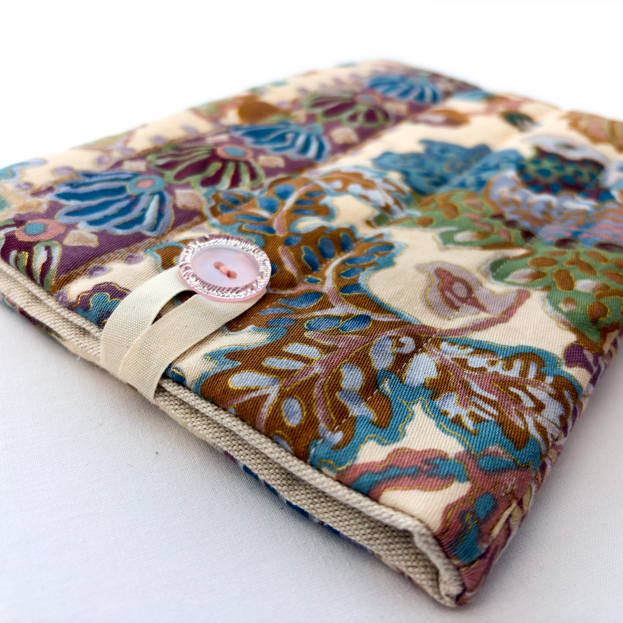 pochette livre mona modele arabesques 2 pochette livre mona modèle arabesques détails bouton