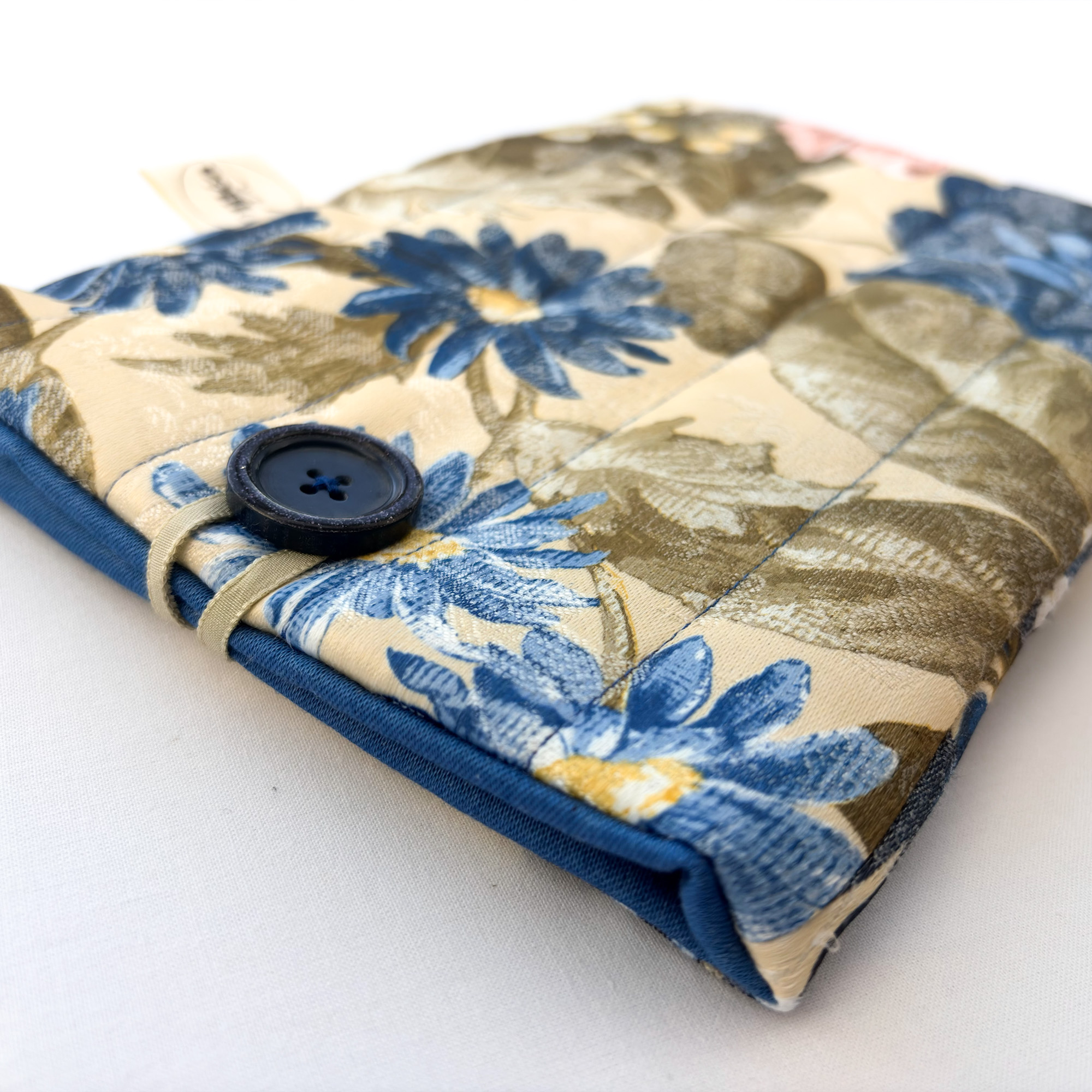 pochette livre mona modele champetre 1 pochette livre mona modèle champêtre détails bouton