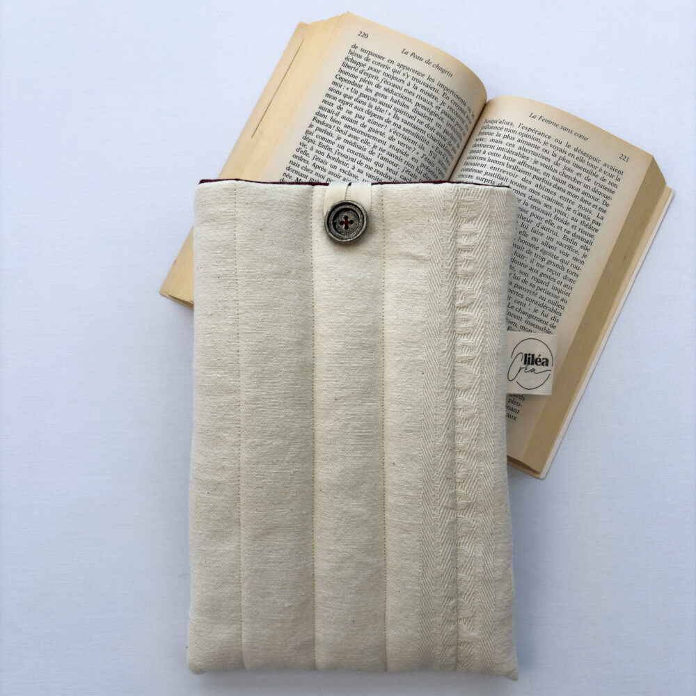 pochette livre mona modèle élégance photo principale