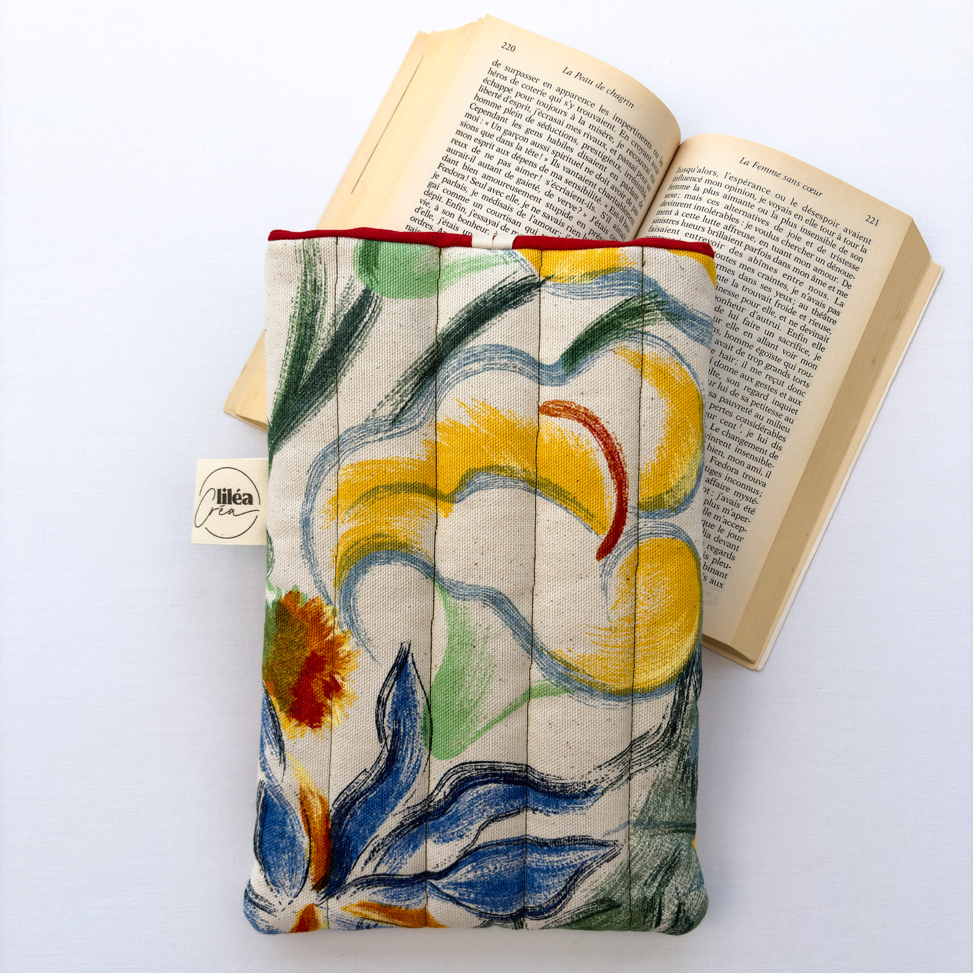 pochette livre mona modele estival 3 pochette livre mona modèle estival vue dos posée sur livre