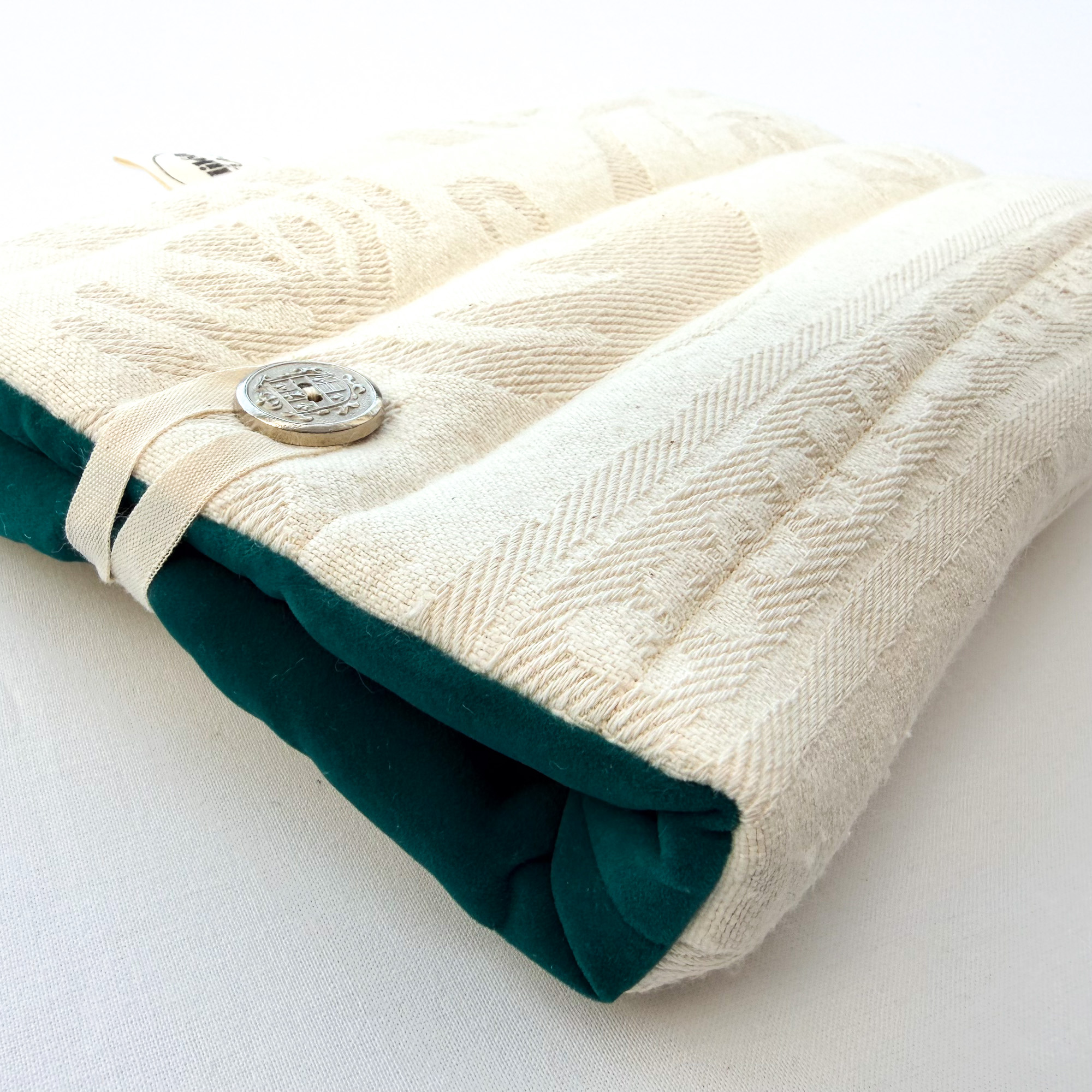 pochette livre mona modele precieux 1 pochette livre mona modèle précieux détails bouton