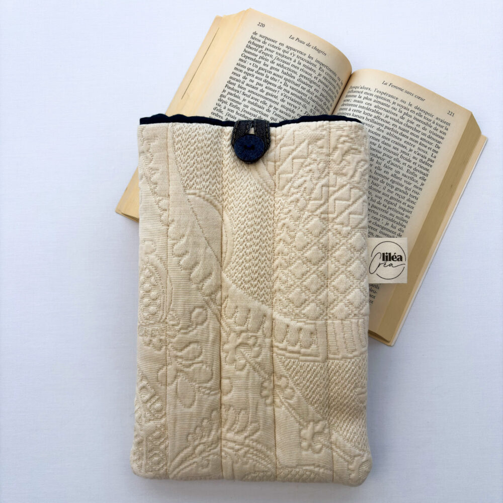 pochette livre mona modèle profond photo principale