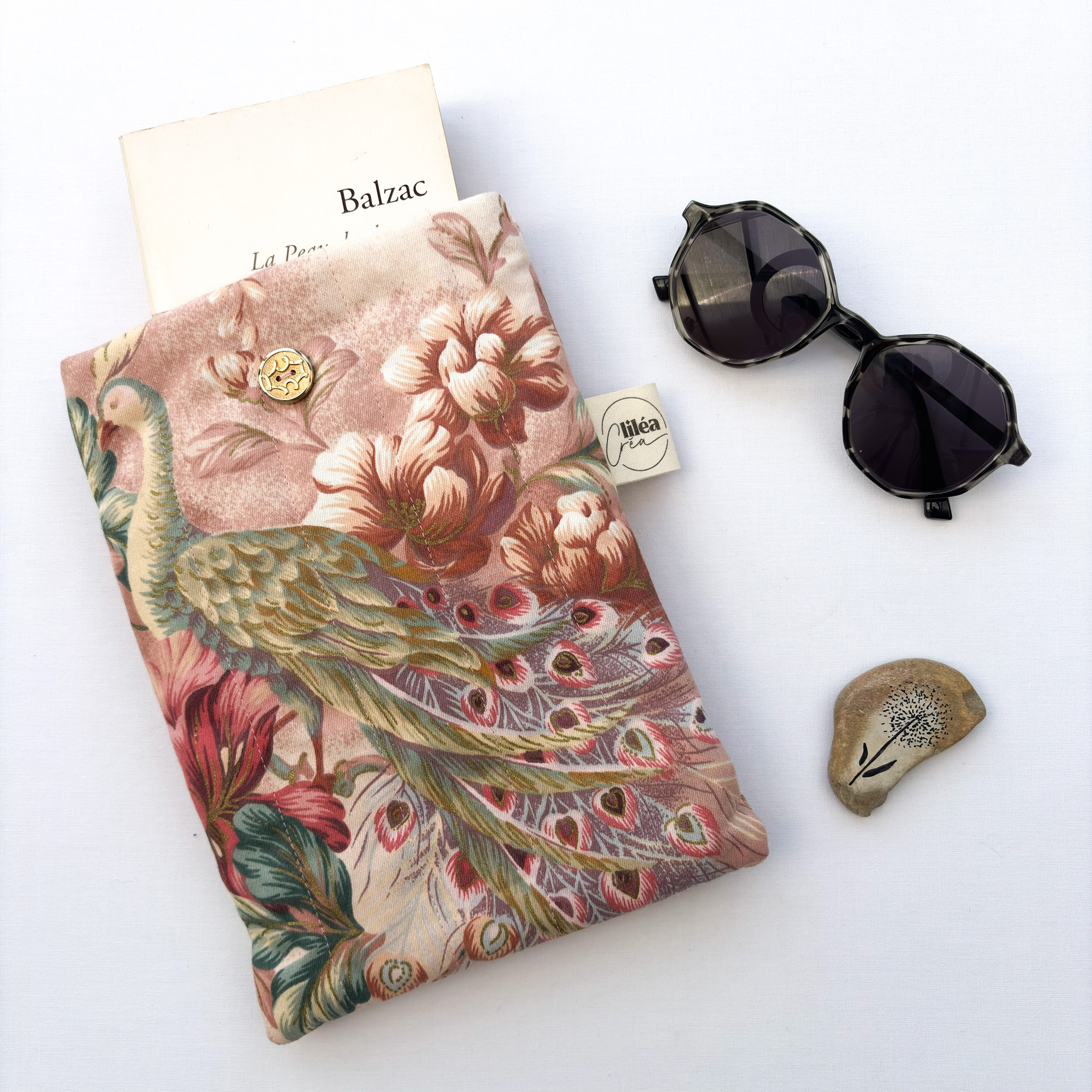 pochette livre mona modele romantique 4 pochette livre mona modèle romantique avec livre et accessoires