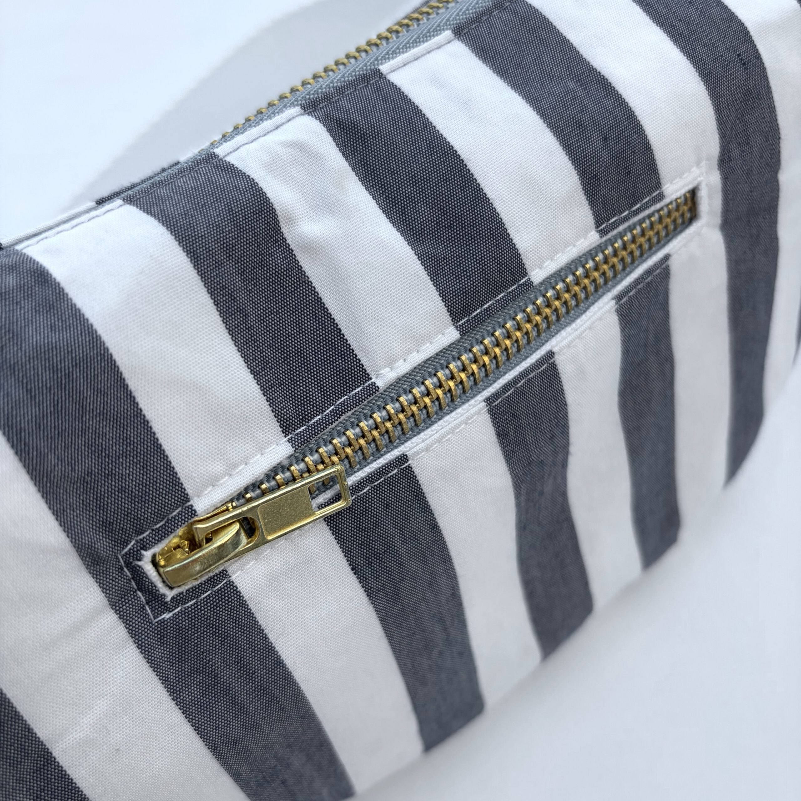 sac marcelle modele marin 9 sac demi lune marcelle modèle marin vue détails fermeture éclair dos du sac