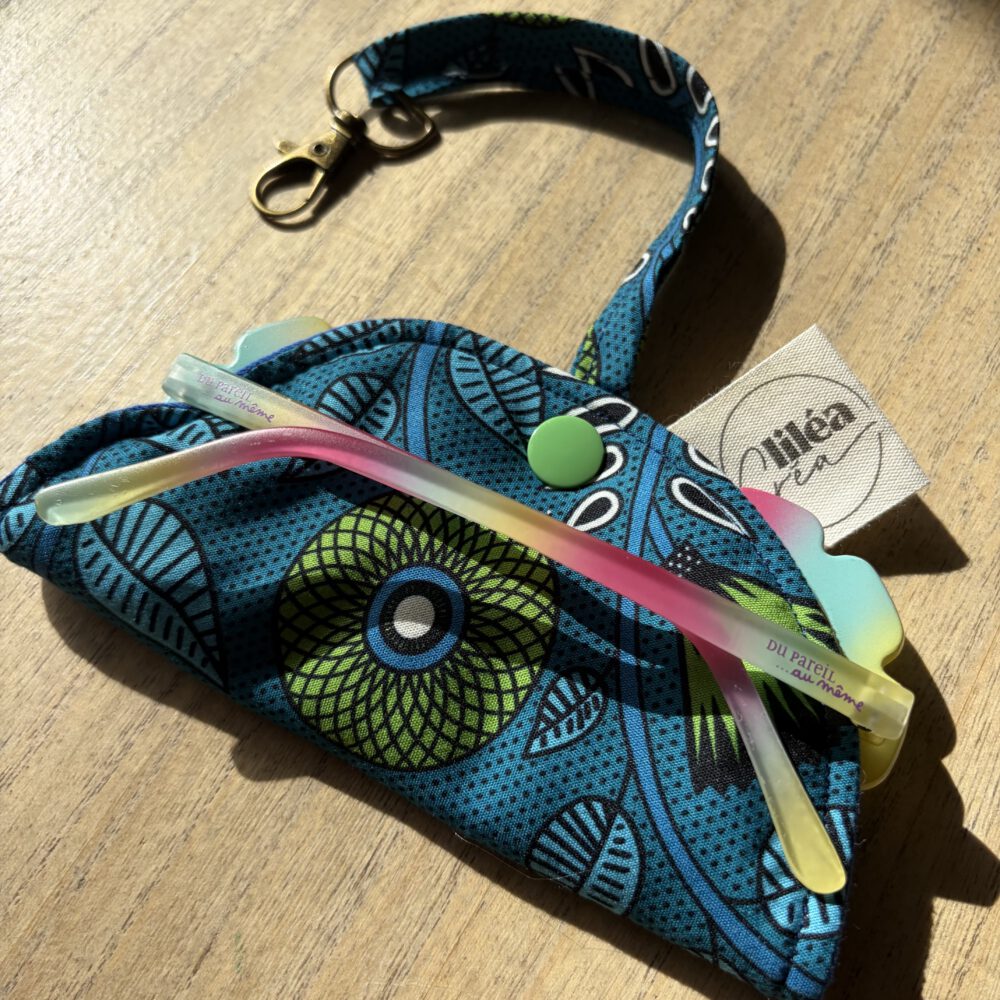 étuis à lunette martine modèle kaléido vue fermé extérieure avec lunettes de soleil à l'intérieur