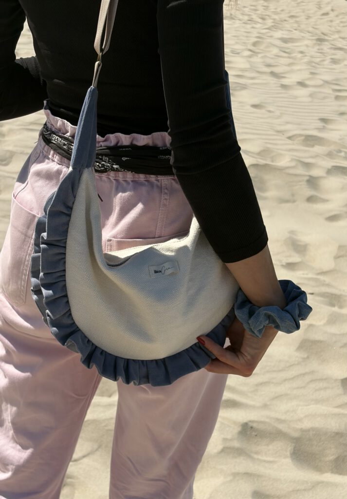 photo sac demi lune porte vue sable